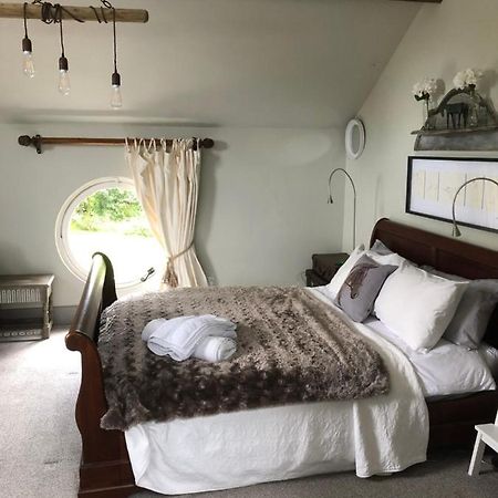The Jockey Room Hideaway Spurstow 外观 照片