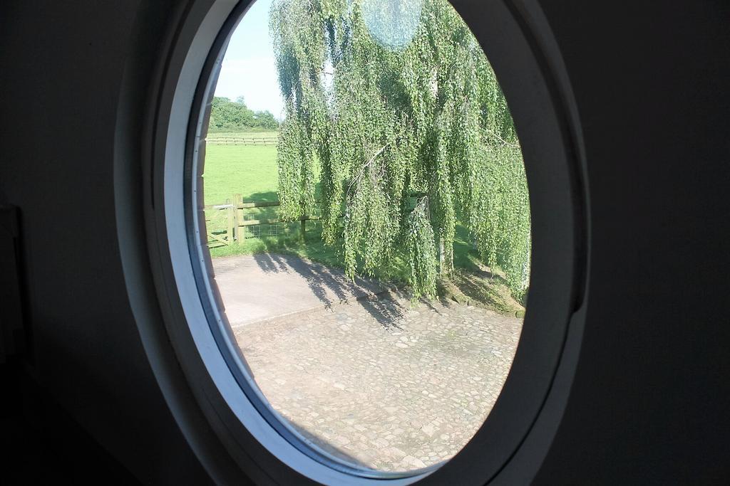 The Jockey Room Hideaway Spurstow 外观 照片