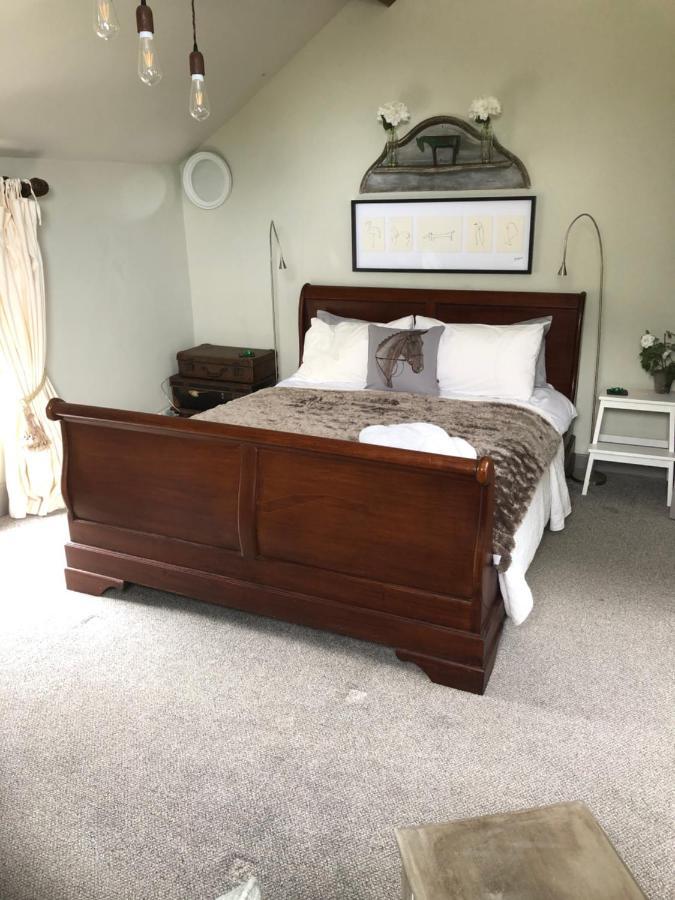The Jockey Room Hideaway Spurstow 外观 照片
